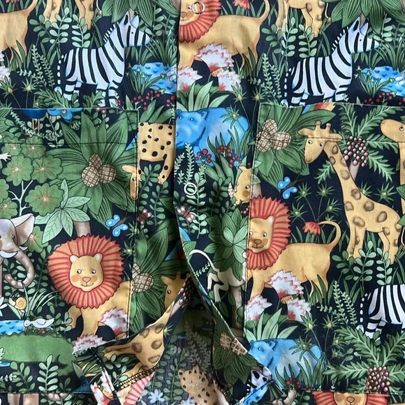 Jungle print scrub jacket. Snap closure. Knit cuffs. 2 pockets Small - Picture 2 of 3